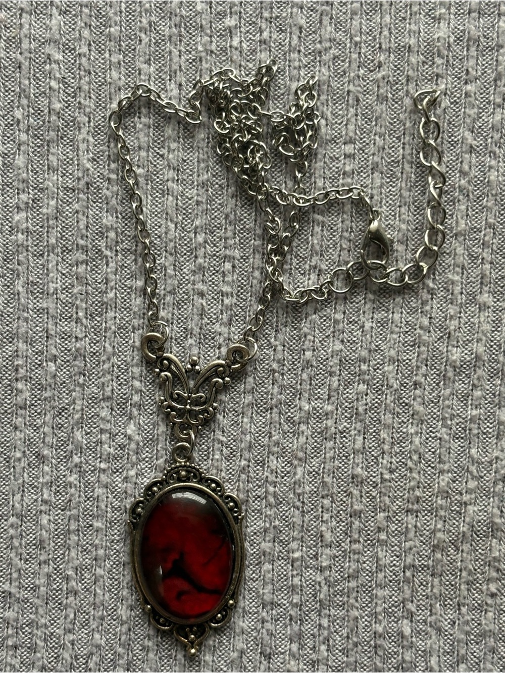 Vintage silver tone oval red & black gemstone pendant adjustable chain necklace